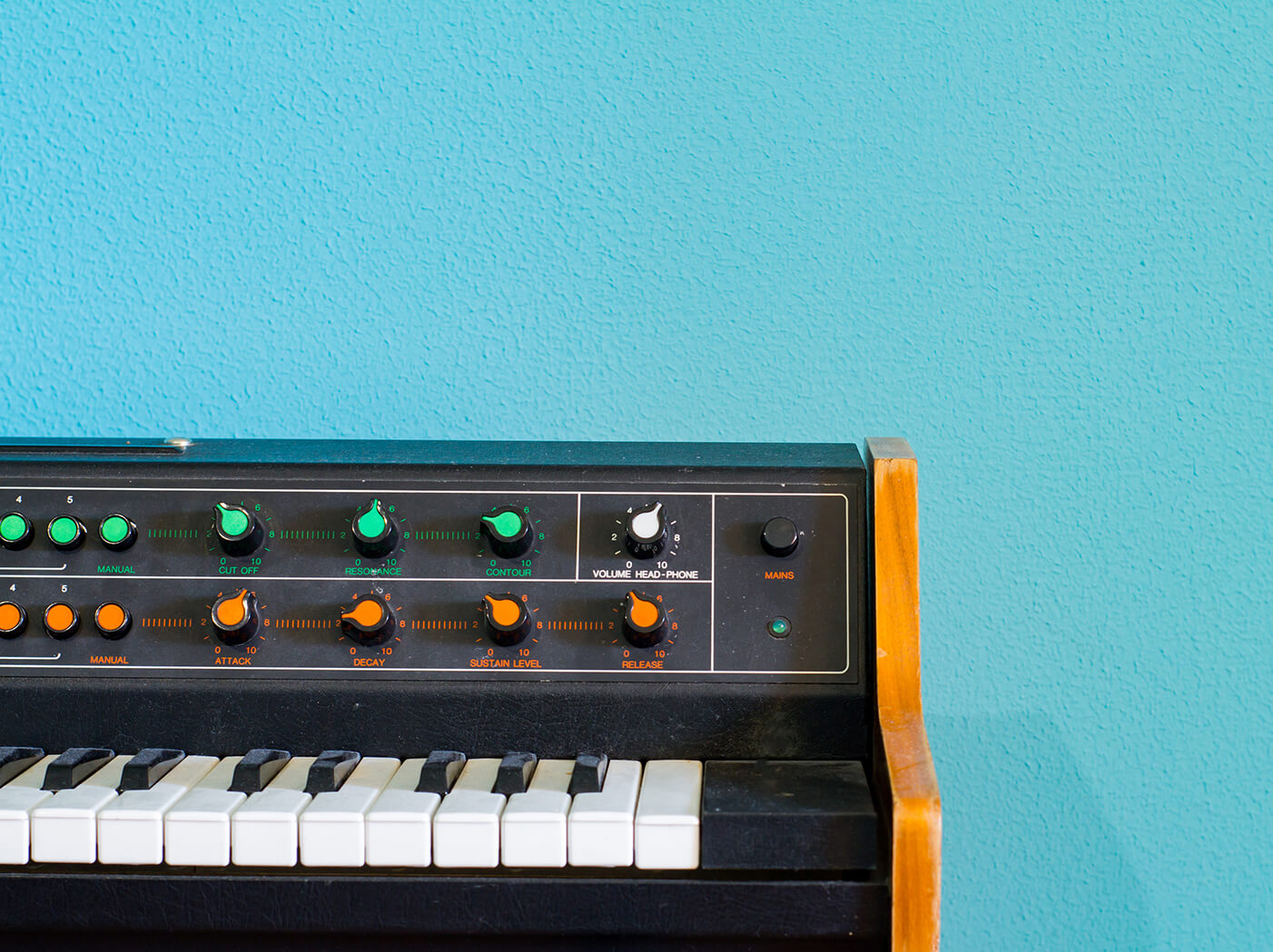 hardware analogue synthesizer