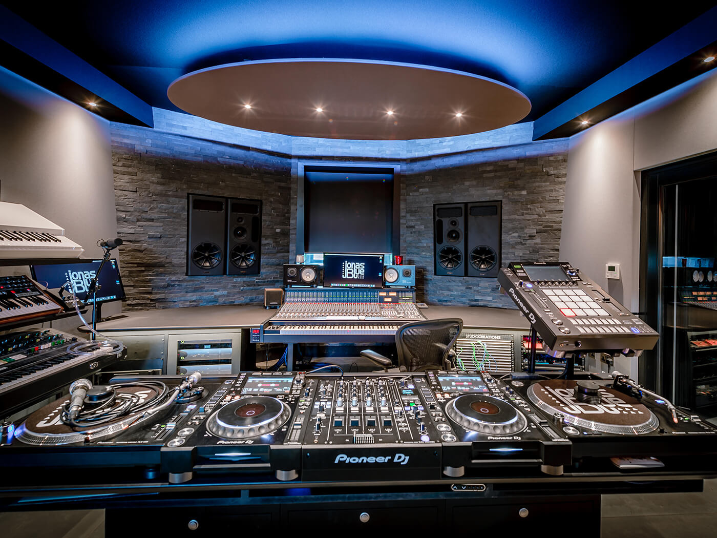 Jonas Blue studio