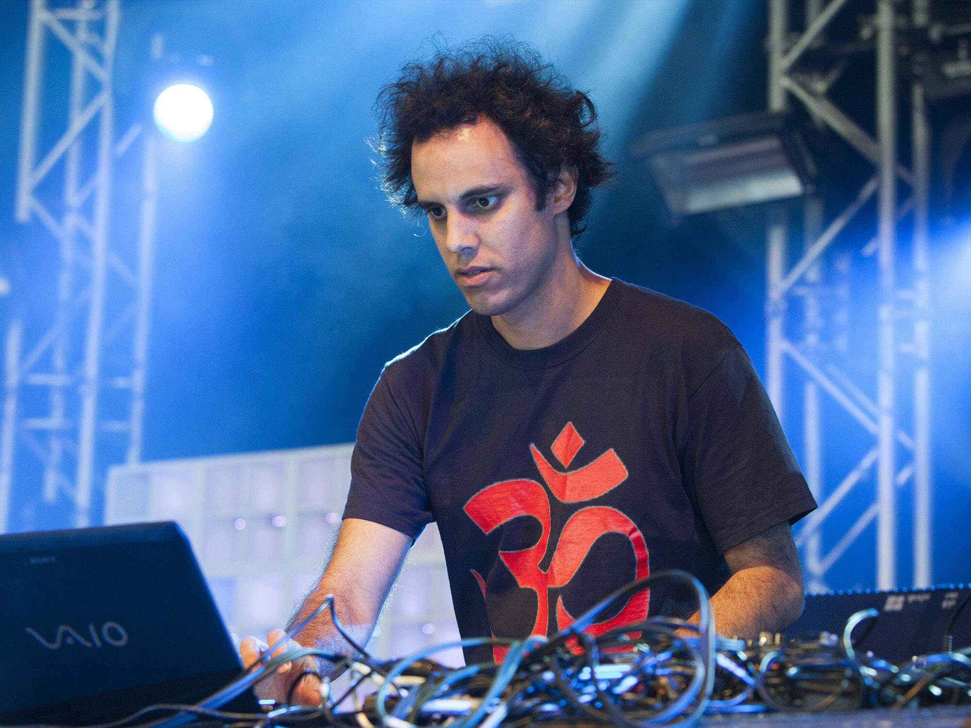 Four Tet performs live