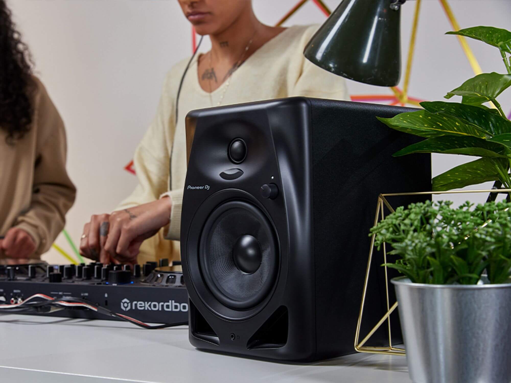 Pioneer DJ Desktop Speaker DM-50D-BT