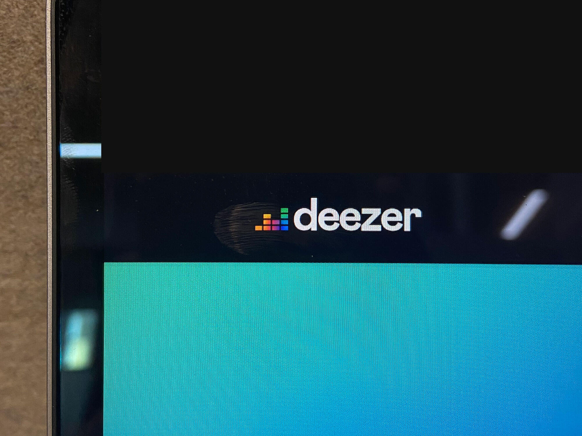 Deezer on laptop
