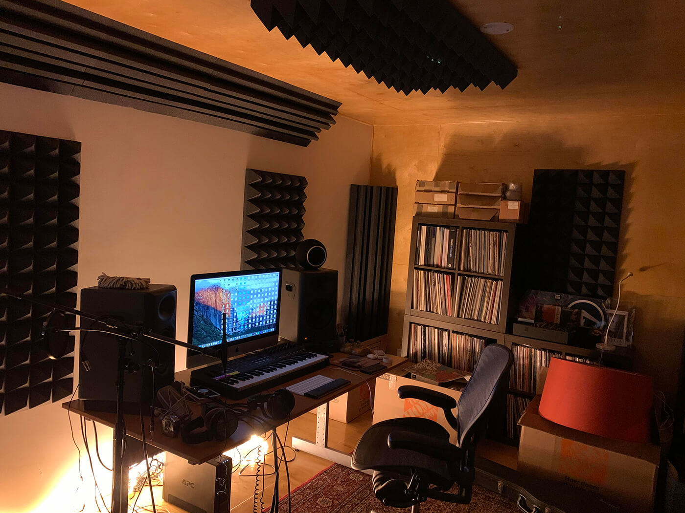 Falty DL’s studio
